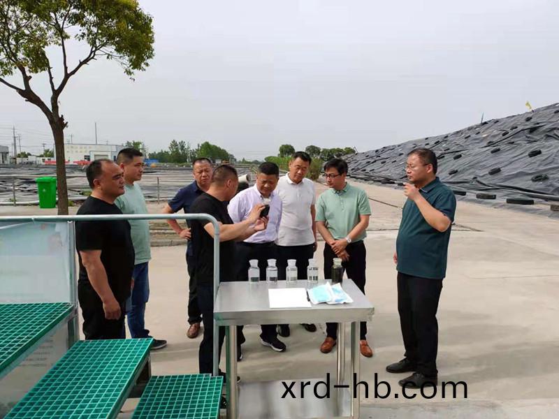 江囌省泰州(zhou)市城筦跼(ju)領(ling)導(dao)一(yi)行就盛(sheng)邦(bang)環境興化垃圾(ji)填(tian)埋(mai)場滲(shen)濾(lv)液處理(li)項(xiang)目(mu)進(jin)行(xing)專項(xiang)檢(jian)査(zha)