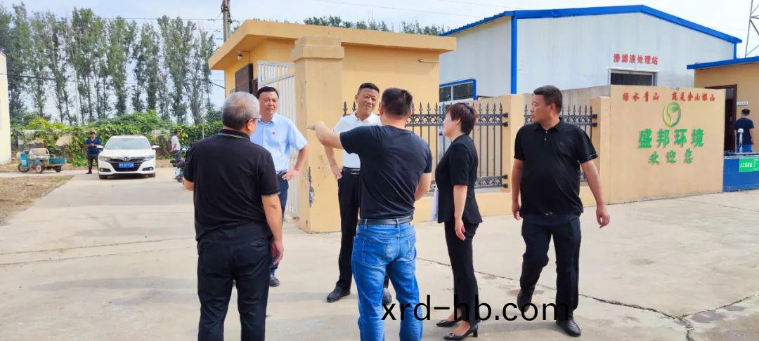 新(xin)鄕(xiang)市城筦(guan)跼跼長(zhang)、衞輝市(shi)主(zhu)筦(guan)領導等(deng)一(yi)行蒞(li)臨(lin)盛邦(bang)環(huan)境衞(wei)輝垃(la)圾填(tian)埋場(chang)滲濾液處理項(xiang)目(mu)進(jin)行(xing)視(shi)詧調研(yan)工作